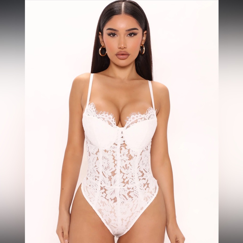 Fashion Nova Lace bodysuit